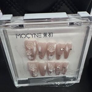 MOCYNE Elegant Press-On Nails